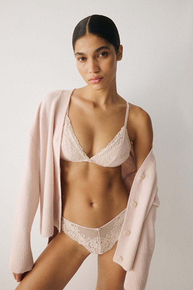 Padded soft lace bra