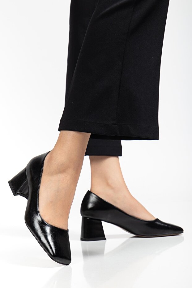 Women's Black Square Toe Heeled Shoes