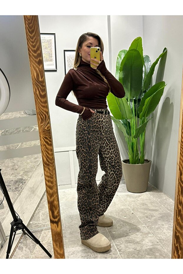 High Waist Leopard Print Straight Jeans
