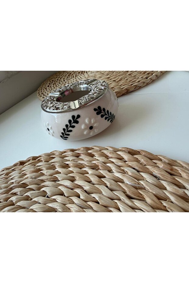 Black Leaf Round Ashtray - 5