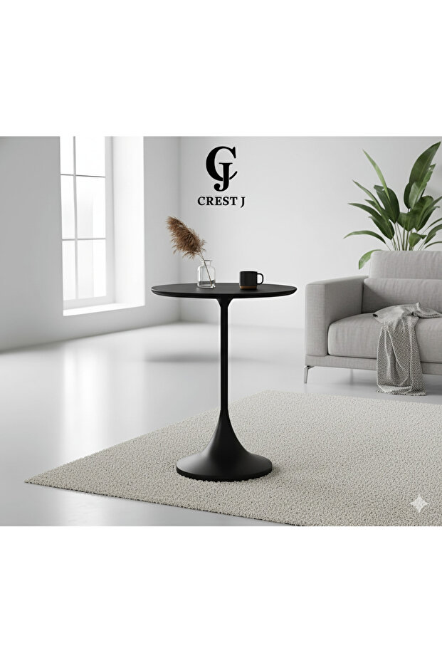 Black side table with elegant design - 1