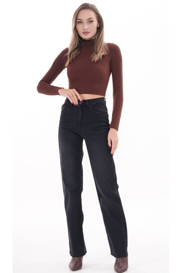 Pipe Leg Jeans with Cut Legs