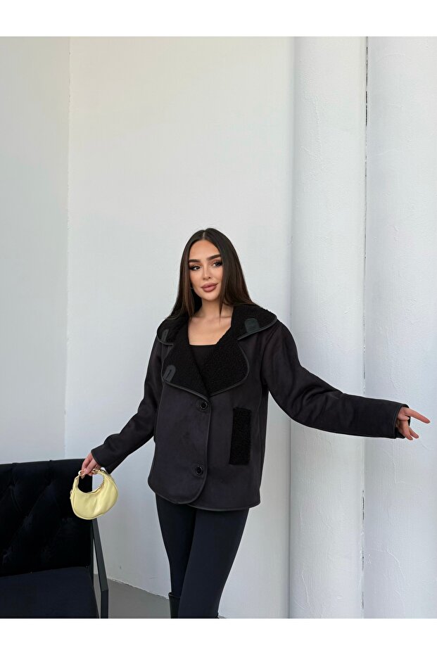 سترة من جلد الغزال مع جيوب مبطنة بالقطيفة وأزرار - 6