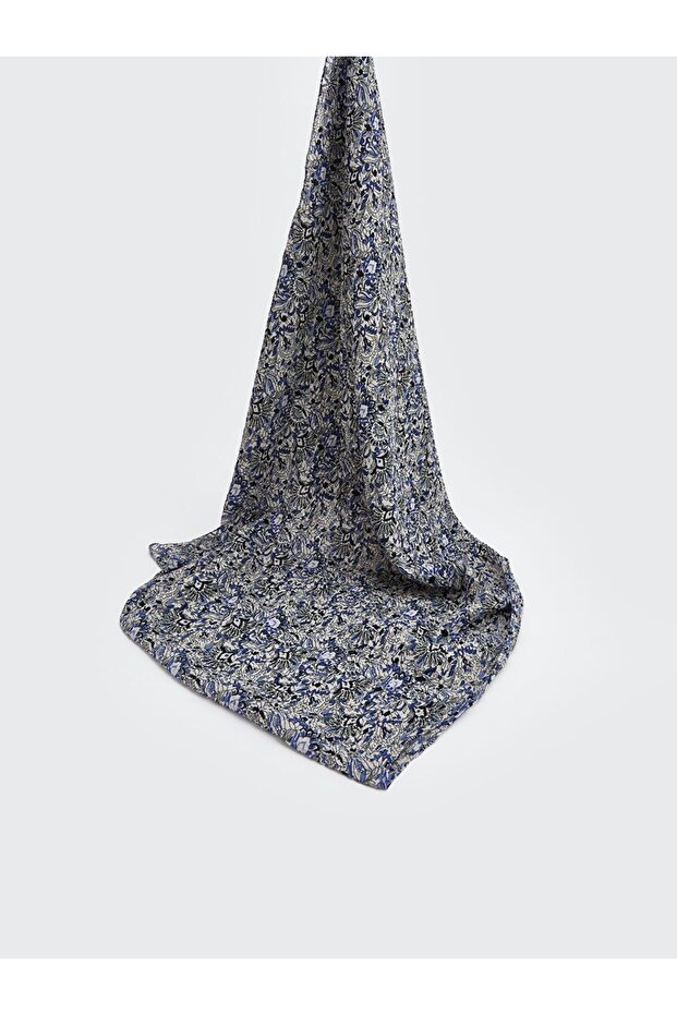 Patterned women's shawl