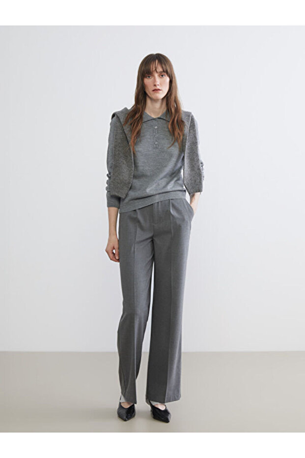 Esvab • Modern & Distinctive Loose Fit Women's Pleated Trousers