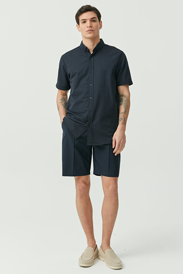 قميص عادي بياقة مزودة بأزرار - 7