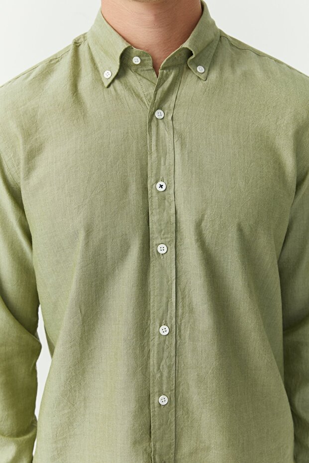 قميص مريح بأزرار على الياقة - 8