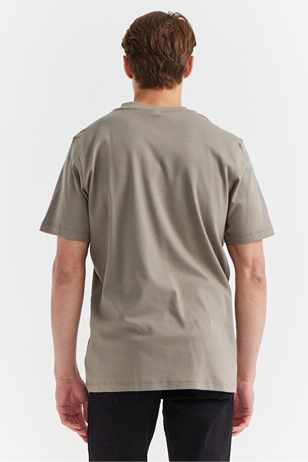 تي شيرت أساسي برقبة دائرية للرجال - 6