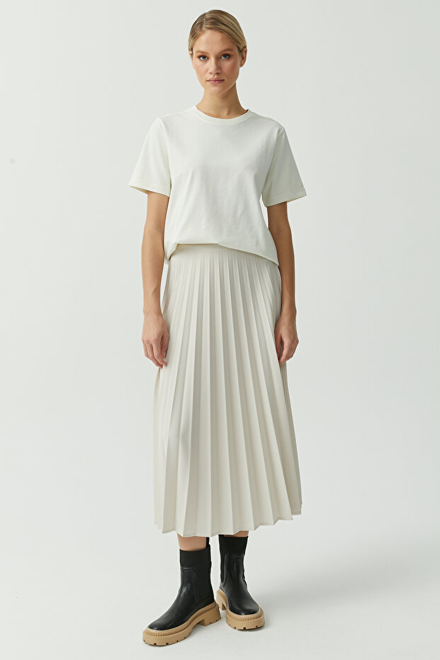 Women's Pleated Midi Length Skirt