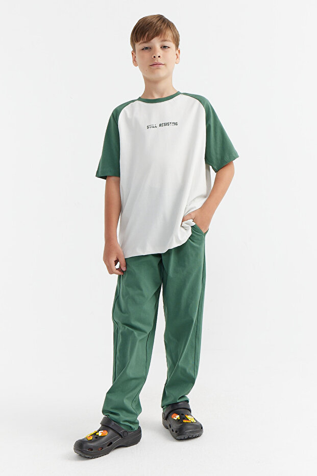 طقم بيجامة بطبعة نصية للأولاد - 1