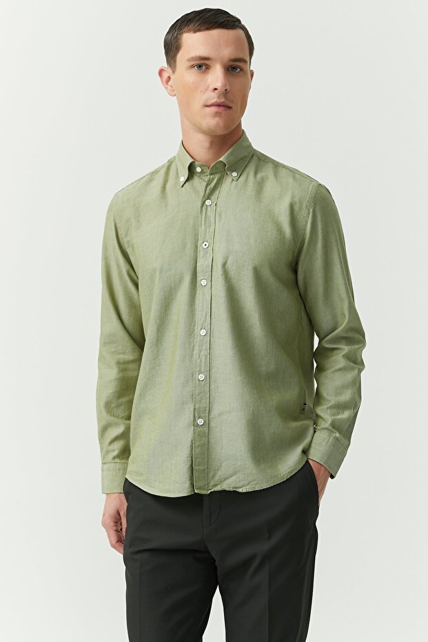 قميص مريح بأزرار على الياقة - 1