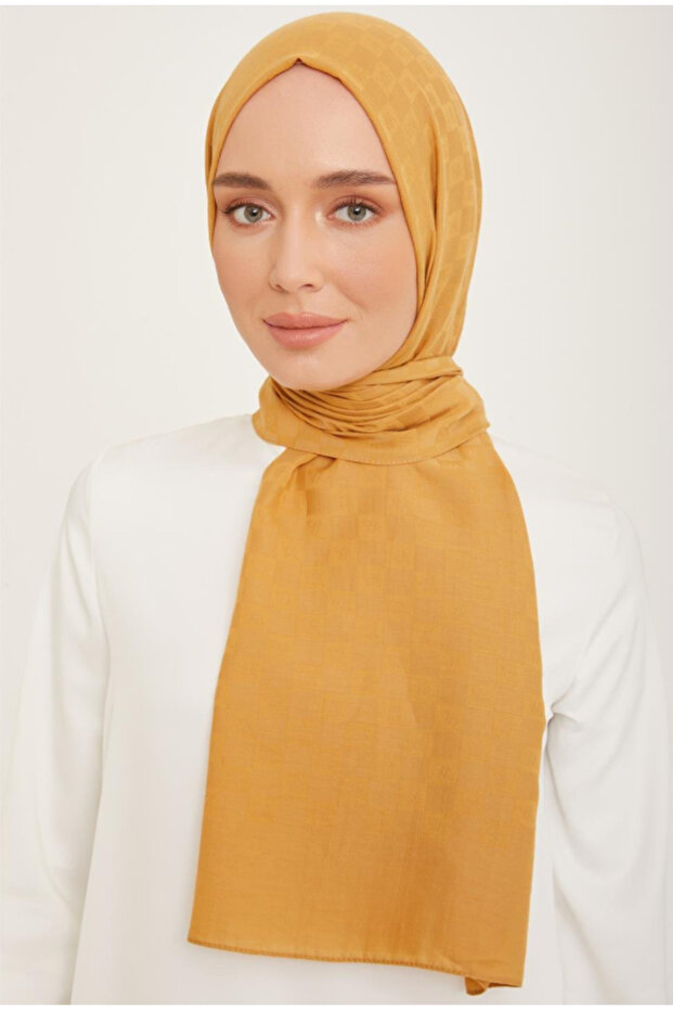 شال تريند بي مونوجرام IST 21054 أصفر خردلي