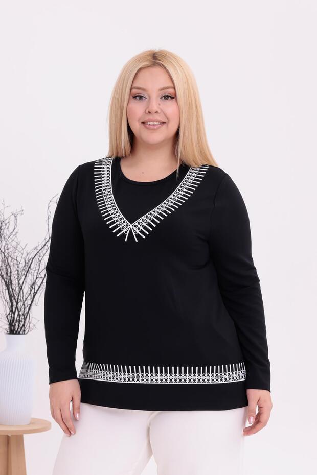 بلوزة منقوشة برقبة على شكل حرف V مقاس كبير - 7