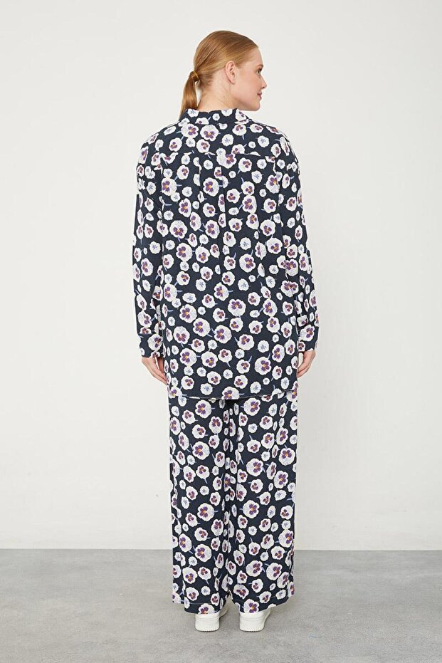 طقم علوي وسفلي منقوش باللون الأسود البنفسجي - 6