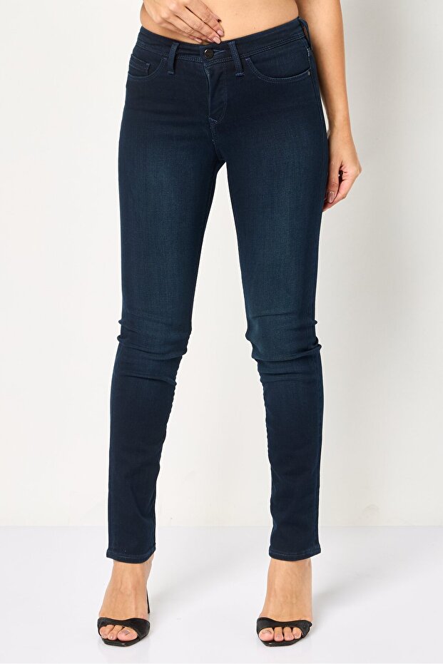 Redloop By Levis Women Shaping Slim Stretchable Jeans, Indigo