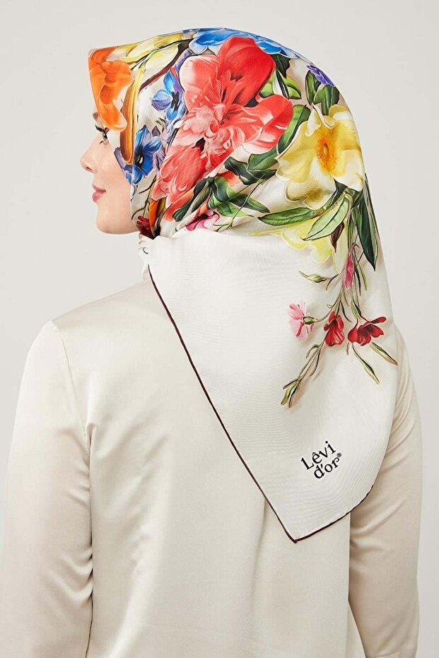 وشاح حريري نقي بنمط الورد البيج - 3