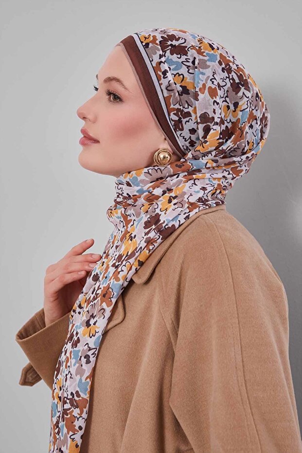 وشاح ناعم بنمط زهور مختلطة باللون البني - 1