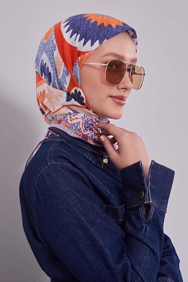 وشاح قطني بنمط موتيف باللون الأزرق الداكن - 1