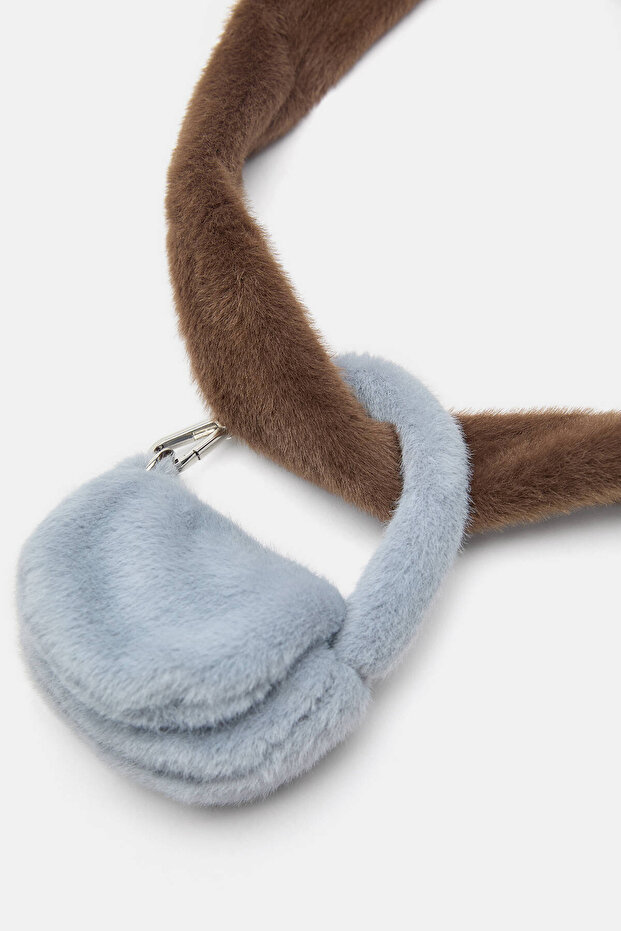 Suni kürk süslemeli kol çantası - 5