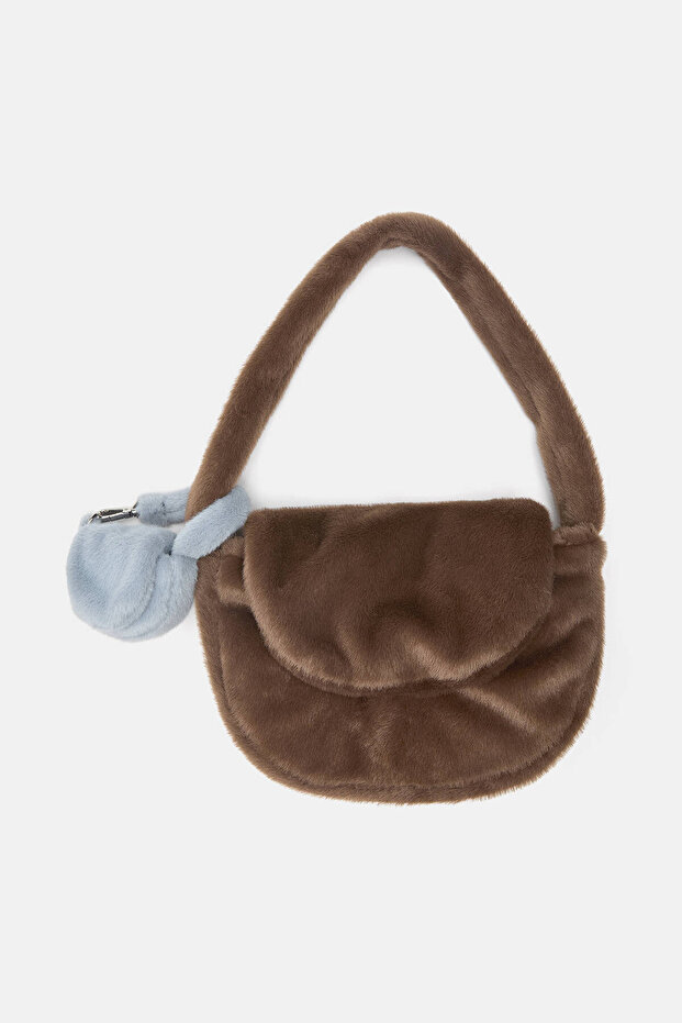 Suni kürk süslemeli kol çantası - 4