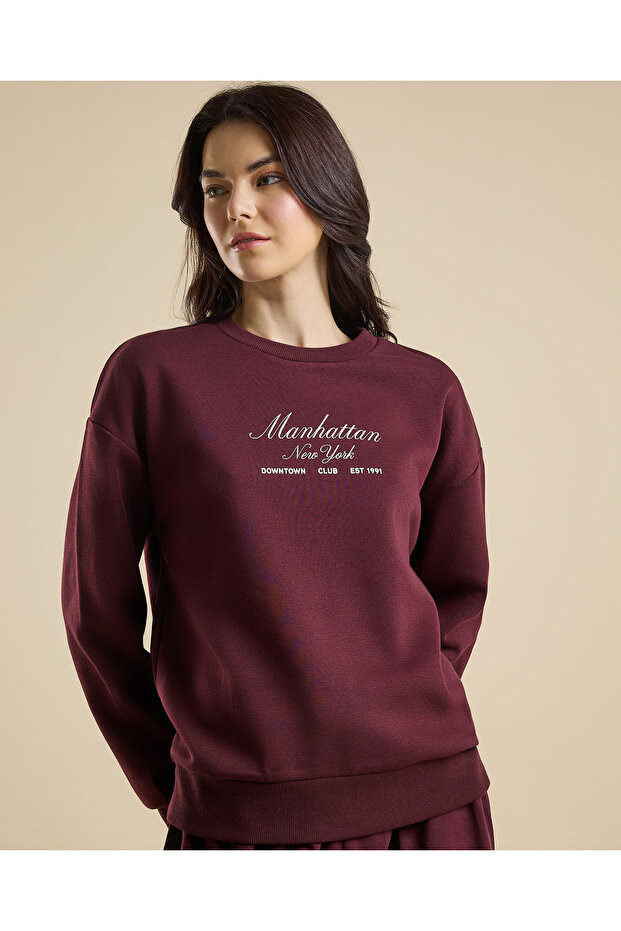 Typography Print Sweatshirt with Crew Neck and Long Sleeves