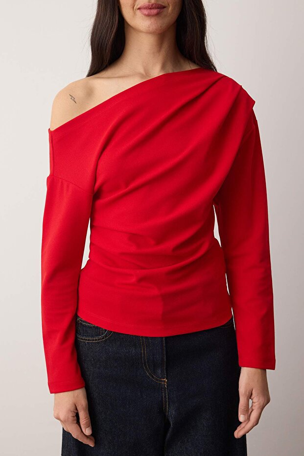 Kırmızı Büzgü/Drape Detaylı Dökümlü Asimetrik Yaka Örme Bluz TWOAW26BZ00138 - 3