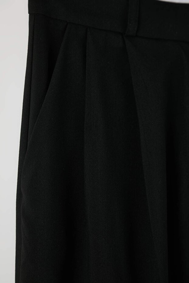 Siyah Pilili Boru Paça Dökümlü Yüksek Bel Kumaş Pantolon TWOAW26PL00155 - 6