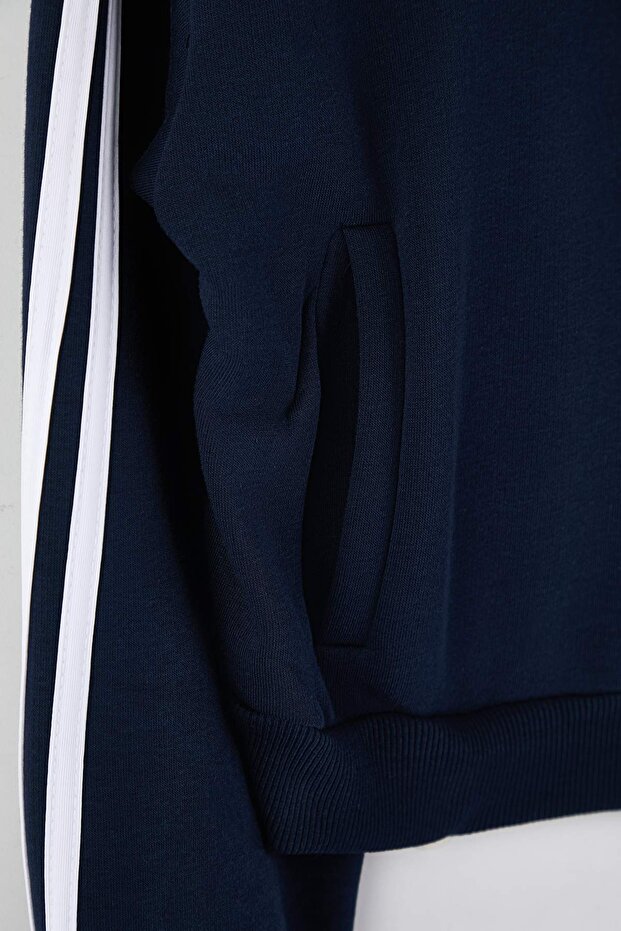 Lacivert Crop Boy Kolej Temalı Şeritli Önü Fermuarlı Büyük Beden Sweatshirt TBBAW26AO00047 - 6