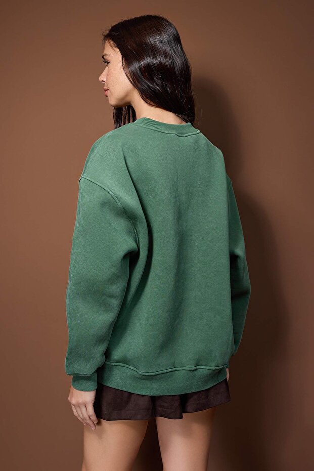 Yeşil Yıkamalı Slogan Baskılı Oversize/Geniş Kalıp Kalın İçi PolarlıÖrme Sweatshirt TWOAW26SW00248 - 4