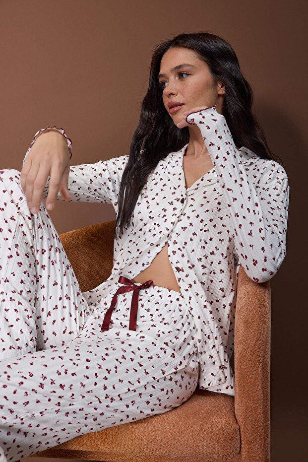 Beyaz Çiçekli Kurdele ve Baby Overloklu Pointel/Fitilli Örme Pijama Takımı THMAW26PT00221 - 1