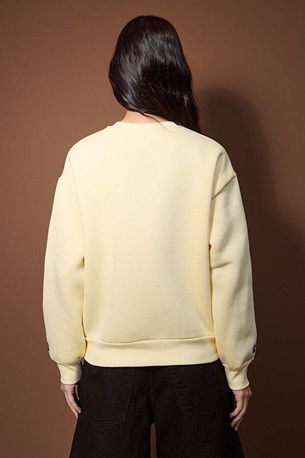 Açık Sarı Cat Mom Grafikli Nakışlı Regular/Normal Kalıp Kalın Örme Sweatshirt TWOAW26SW00200 - 4