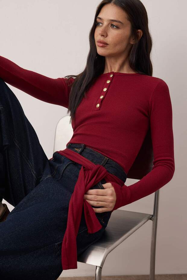 Bordo Bisiklet Yaka Düğmeli Fitted/Vücuda Oturan Esnek Fittilli Örme Bluz TWOAW26BZ00063 - 1