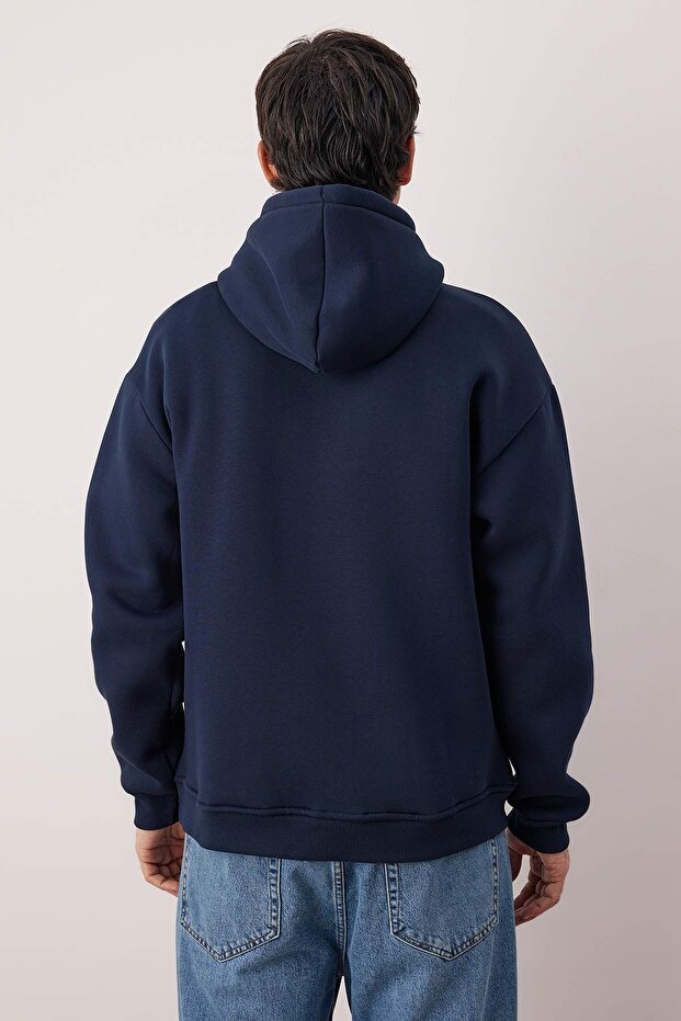 Lacivert Oversize/ Geniş Kesim Aplike Nakışlı Sweatshirt TMNAW26SW00056 - 4