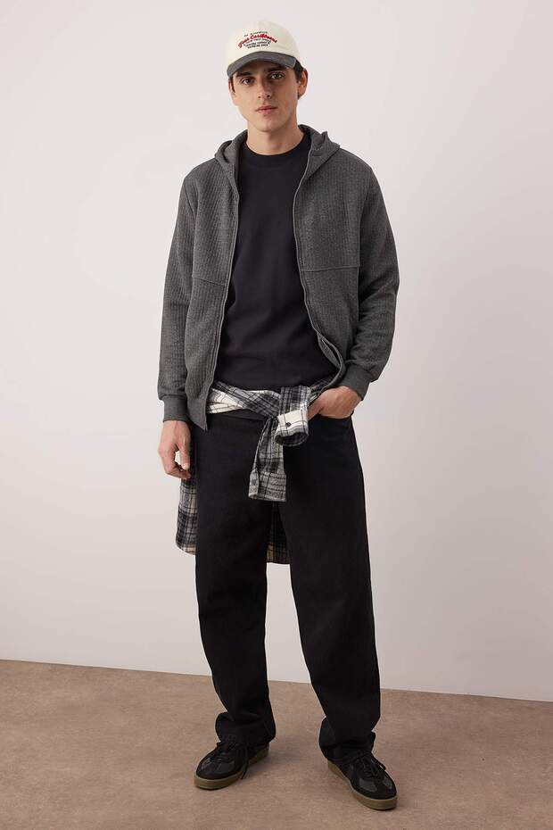 Gri Regular/Normal Kesim Dokulu Kapüşonlu Sweatshirt TMNAW26SW00061 - 1