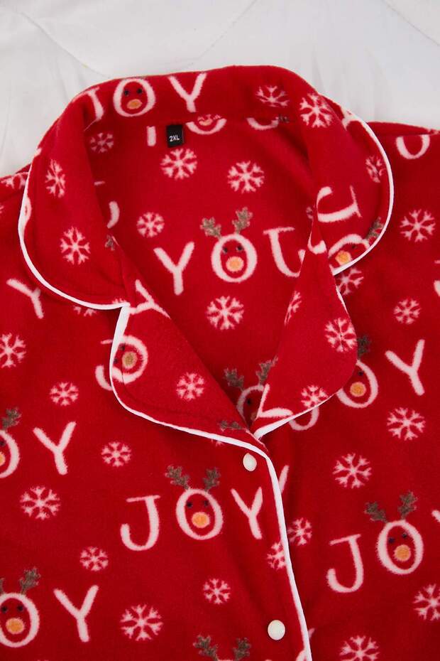 Kırmızı Yılbaşı Temalı Desenli Gömlek Yaka Polar Pijama Takımı TBBAW26AI00054 - 7