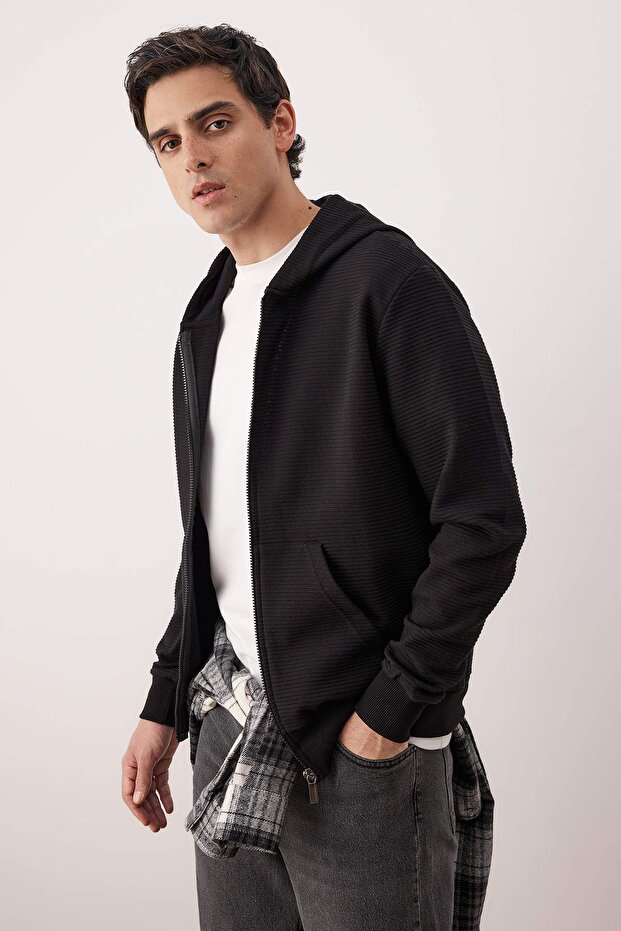 Siyah Regular/Normal Kesim Fermuarlı Kapüşonlu Dokulu Sweatshirt TMNAW26SW00067 - 2