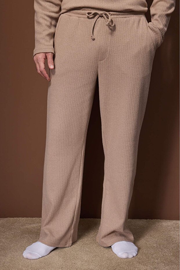 Kahverengi Regular Fit Cepli Etiket Detaylı Yumuşak Tuşeli Kalın Örme Pijama Takımı TMNAW26PT00000 - 3