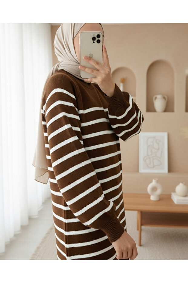 Half-Thigh Knit Tunic - Brown