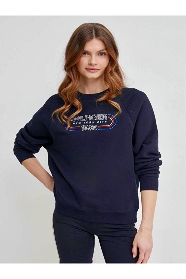 Women's Embroidered Logo Sweatshirt Relaxed Fit