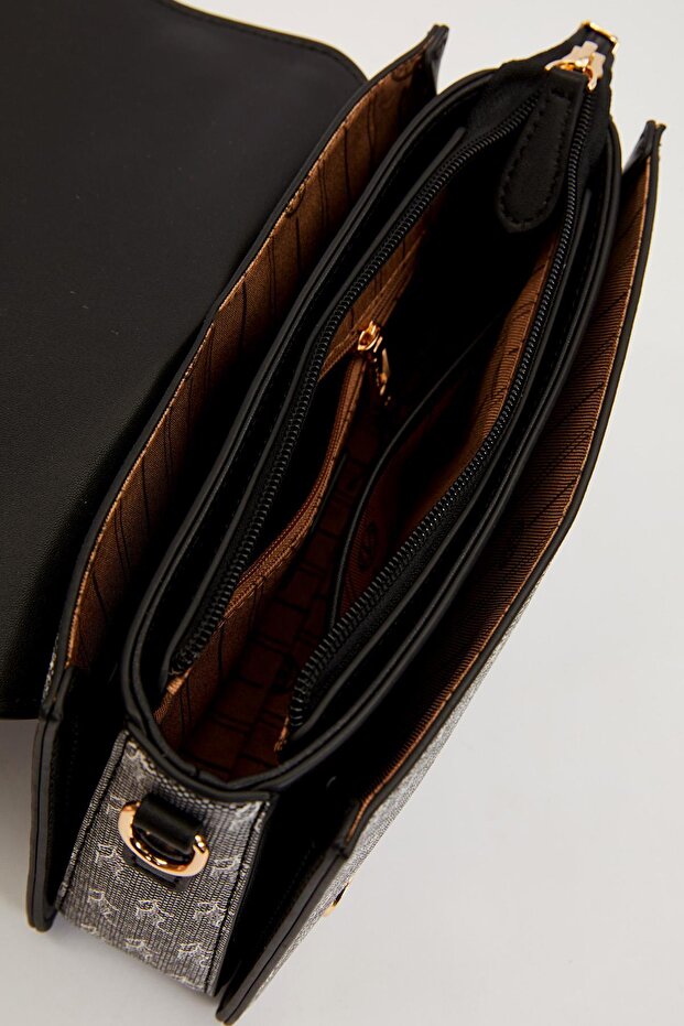 حقيبة يد بنمط شعار مونوغرام باللون الأسود - 4