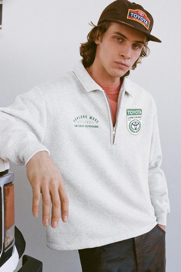 Fermuar yakalı Toyota sweatshirt - 5