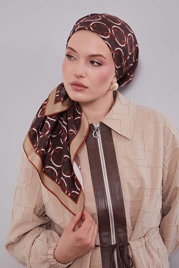 وشاح حريري بنمط بيضاوي بني اللون - 3