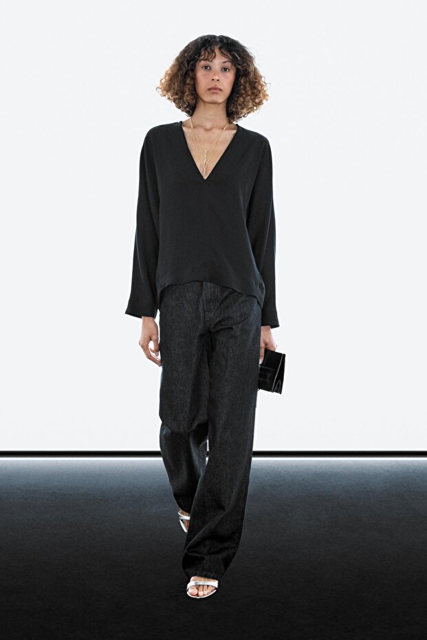 V yaka dökümlü bluz - 1