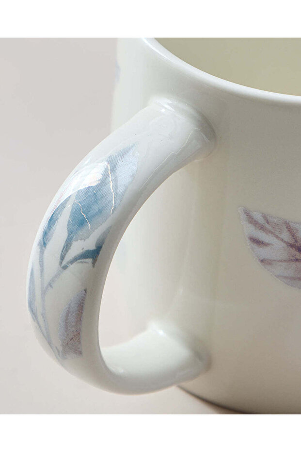 كوب مطبوع عليه ورقة زرقاء - 3