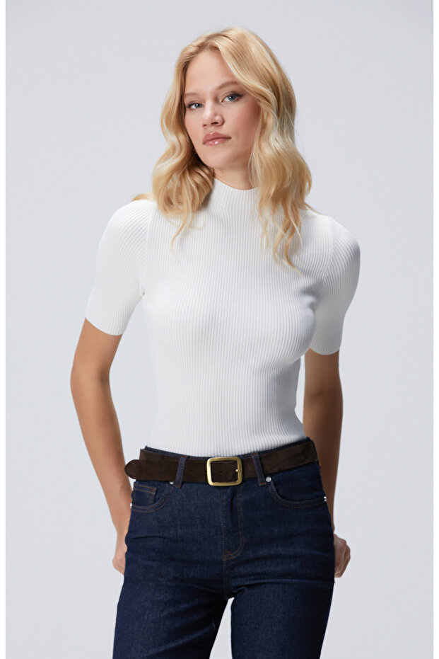 Kırık Beyaz Örgülü Dik Yaka Rayon Basic Kazak - 1