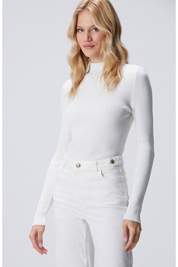 Kırık Beyaz Örgülü Dik Yaka Rayon Basic Kazak - 4