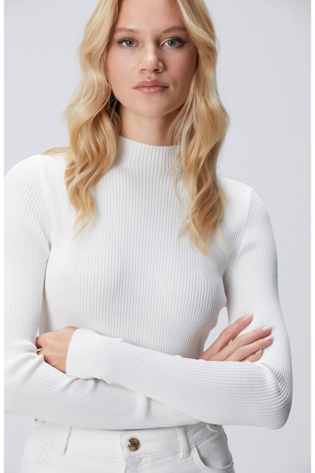 Kırık Beyaz Örgülü Dik Yaka Rayon Basic Kazak - 2