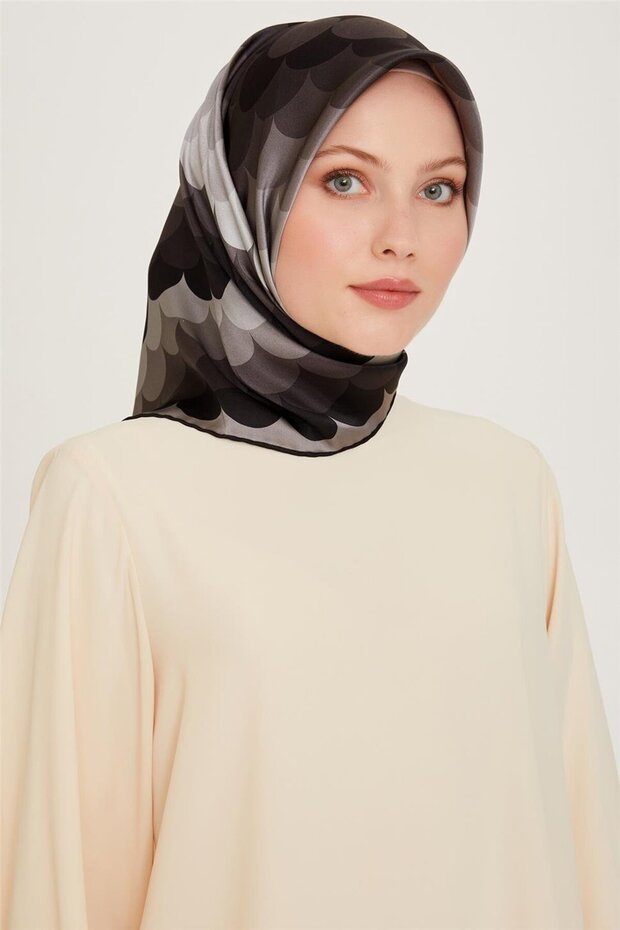 وشاح من الحرير الخالص بنمط هندسي 9212D 81 81