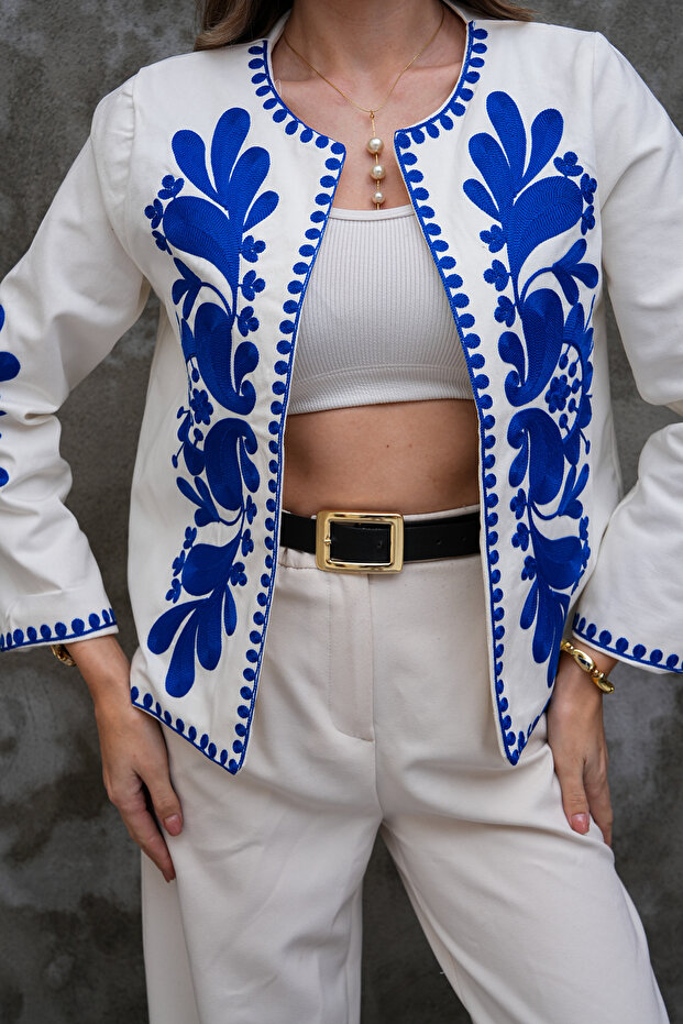 سترة عتيقة مطرزة بنمط أزرق - 2