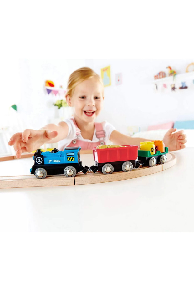 FREIGHT TRAIN WITH TWO WAGONS - 3